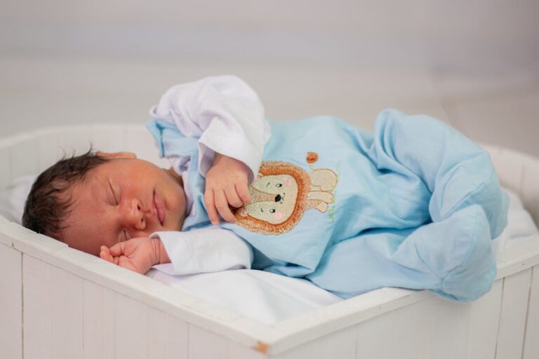 Waarom een veilige en comfortabele slaapomgeving essentieel is voor jouw peuter Waarom een veilige en comfortabele slaapomgeving essentieel is voor jouw peuter