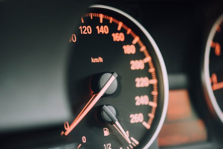 Je auto schorsen: wat het is, wat het kost en wanneer het slim is