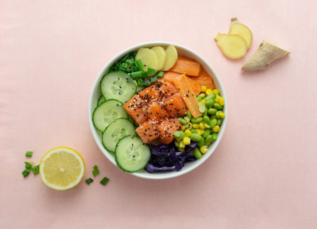 Waar komt de poke bowl vandaan? De Hawaïaanse oorsprong uitgelegd